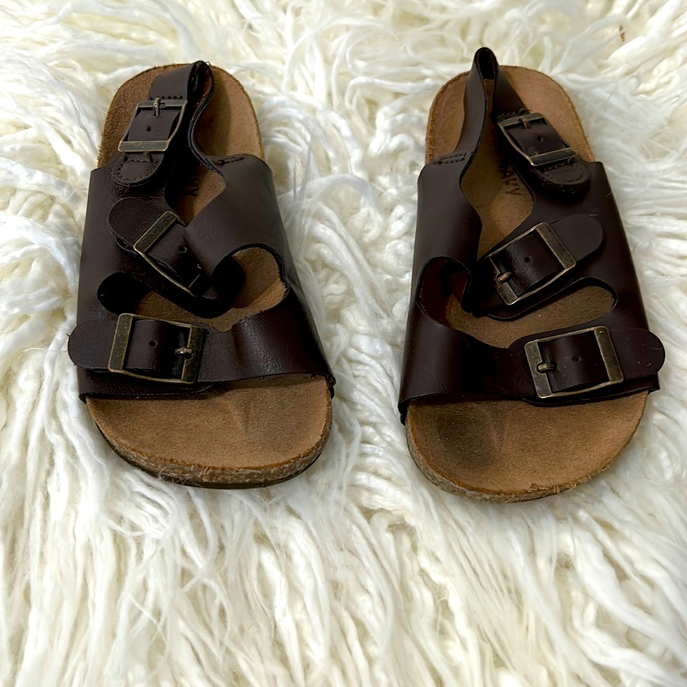 Old navy toddler sandals. Unisex
